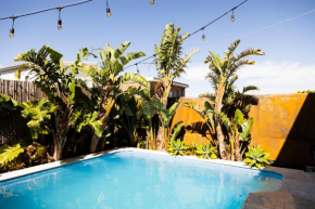 Resort Style home close to the Beach with Pool, Sauna and Pizza Oven, Sydney